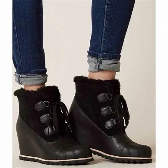 UGG Shoes - UGG Alasdair Wedge Fur lined Tie Booties Black Size 7 Comfortable Warm Cozy